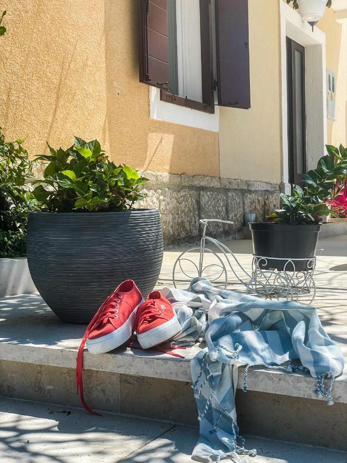 Apartments Borghetto Vinkuran Exterior photo