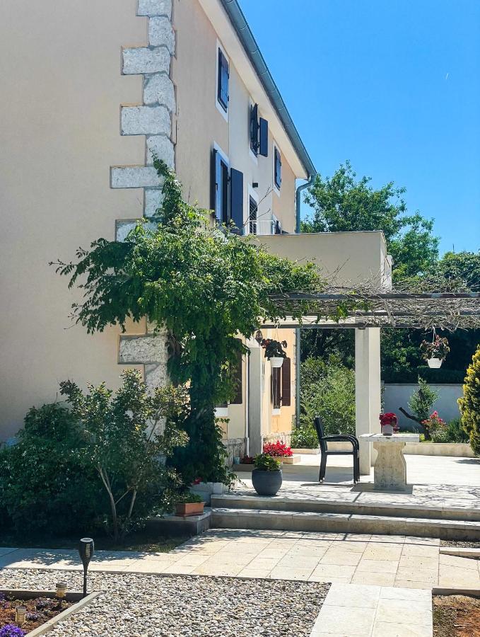Apartments Borghetto Vinkuran Exterior photo