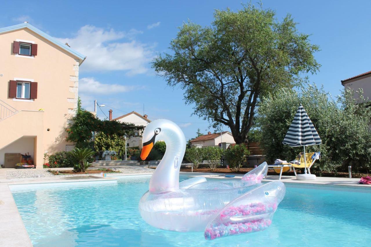 Apartments Borghetto Vinkuran Exterior photo