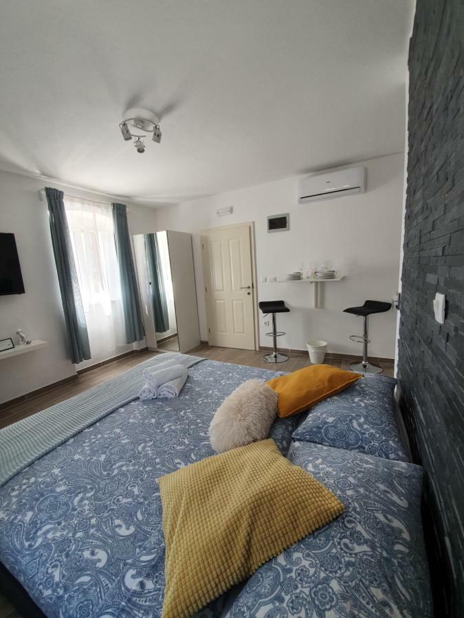 Apartments Borghetto Vinkuran Exterior photo